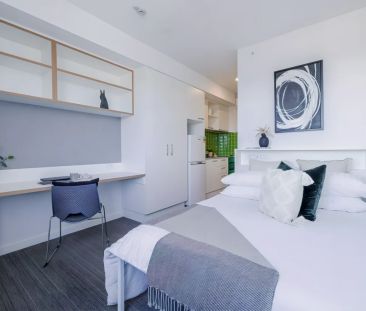 Deluxe Studio with Double Bed - South(low floor(Level 1-5)) - Photo 1