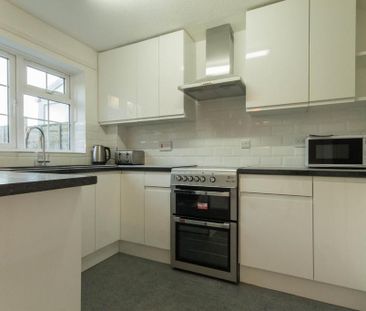 3 bedroom terraced house to rent - Photo 3