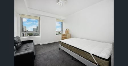 Stunning furnished 2 bedroom apartment in the Heart of North Sydney - Photo 2
