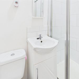 Room 1 - Photo 2