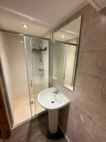 1 bedroom in a house share to rent - Photo 5