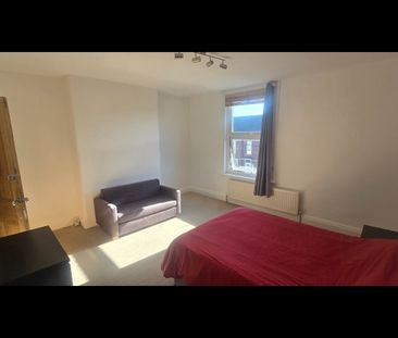 Room in a Shared House, Arthington View, LS10 - Photo 5
