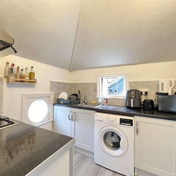 Birdhurst Rise, South Croydon, CR2 - Photo 1