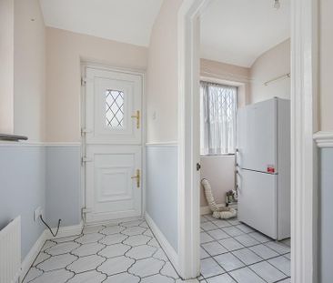 3 bedroom end of terrace house to rent - Photo 4