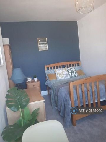 1 bedroom in a house share to rent - Photo 5
