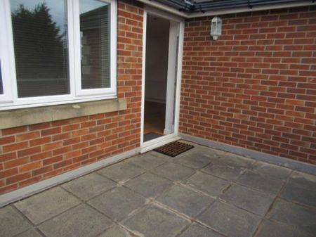 Sharp Lane, Robin Hood, Wakefield - Photo 4