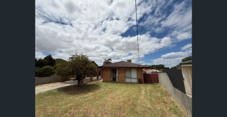 Charming Family Home - Photo 4