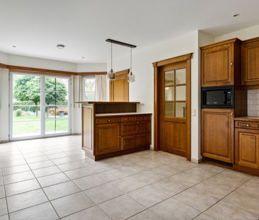 Landhuis met 3 gelijkvloerse slpkrs. en tuin op ca. 821 m² - Photo 6
