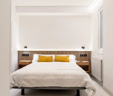 Room in a shared 2-bedroom apartment for rent in Cortes, Madrid. - Photo 4