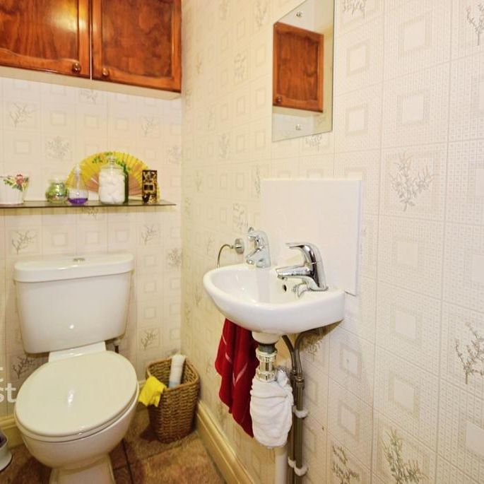 3 bedroom detached bungalow to rent - Photo 1