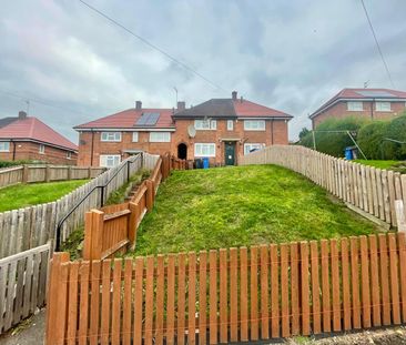 Welcome to this charming terraced house. Boasting three bedrooms, a... - Photo 1
