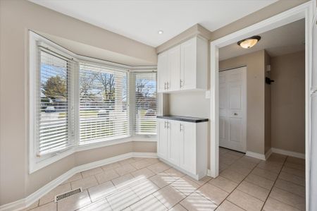 For Lease - 424 Benesfort Court, Kitchener, Ontario - Photo 4