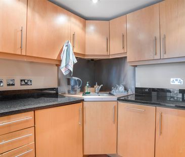 Millharbour, London - Photo 6