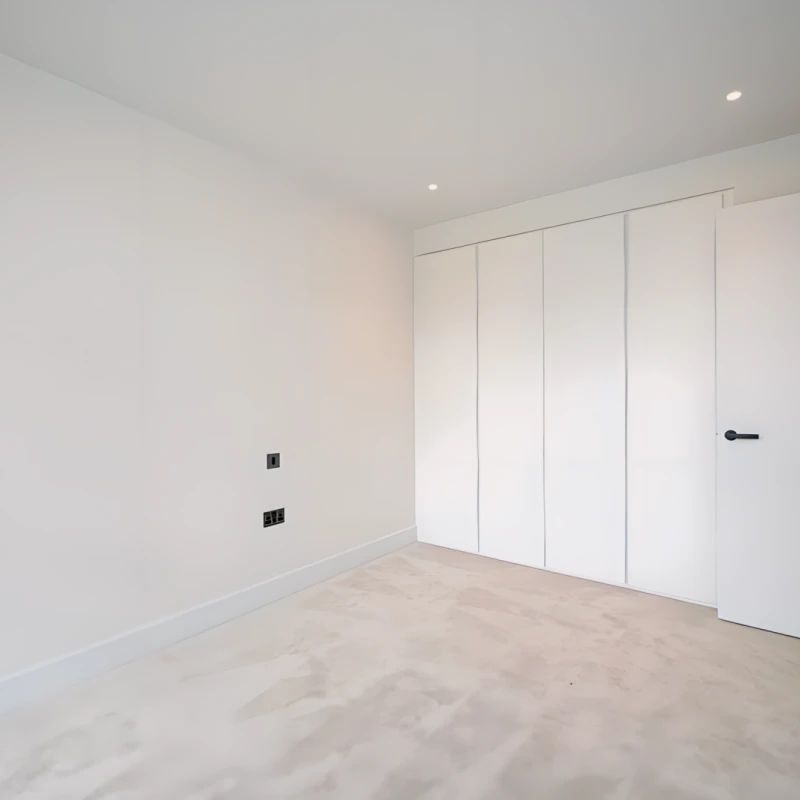 1 Bedroom 1 Bathroom Flat 2 - Photo 1