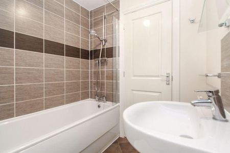 2 bedroom terraced house to rent - Photo 4