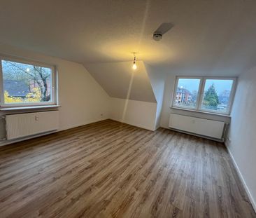 Tolle Dachgeschosswohnung mit Küchenzeile! - Foto 1