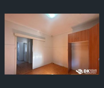 Ideal and Convenient Home in Sunshine - Photo 4