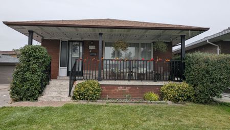For Lease - 240 Wellesworth Drive Unit# #Lower, Toronto, Ontario - Photo 4