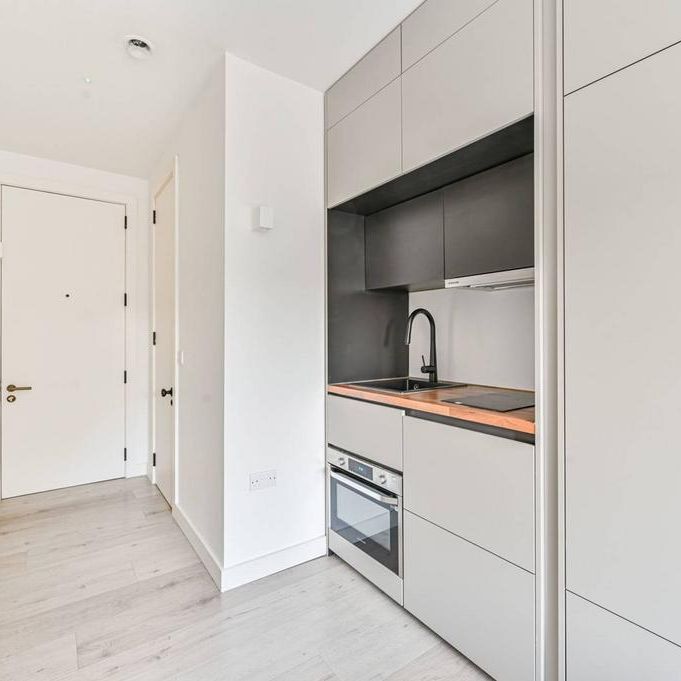 Studio to rent - Photo 1
