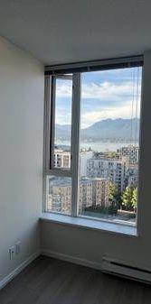 1 bedroom+Den apartment downtown Vancouver, Amazing View near SkyTrain - Photo 1