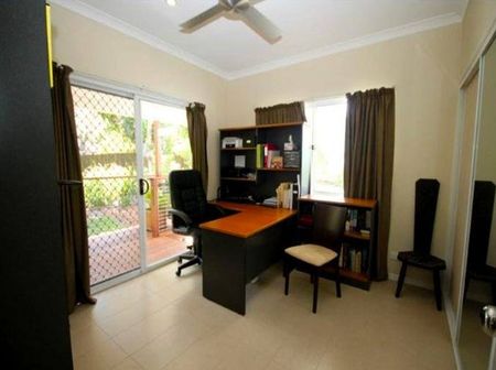 Charming Family Home in Cooroy - Photo 4