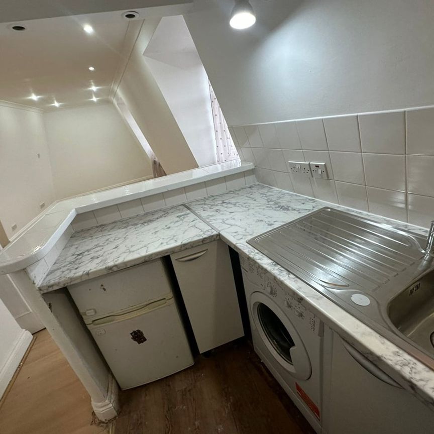 Studio Flat, Hayfield Passage, E1 - Photo 1