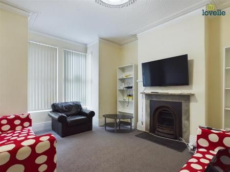 4 bedroom Town house To Let - Photo 1