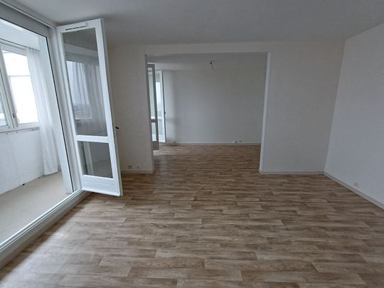 Location Appartement 4 pièces 70m² ST PIERRE DES CORPS 37700 - Photo 1