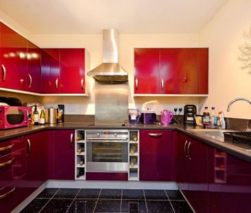 2 bedroom flat to rent - Photo 2