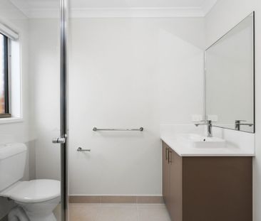 Stylish Family Living in Mandalay Estate - Photo 6