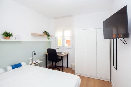 Carrer de lOrient, Valencia, Valencian Community 46004 - Photo 5