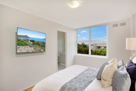 Light & Bright One Bedroom with Harbour Views - Photo 2
