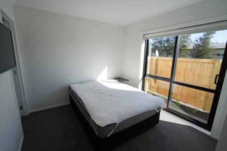 New fully furnished studio room with power and internet included. - Photo 5