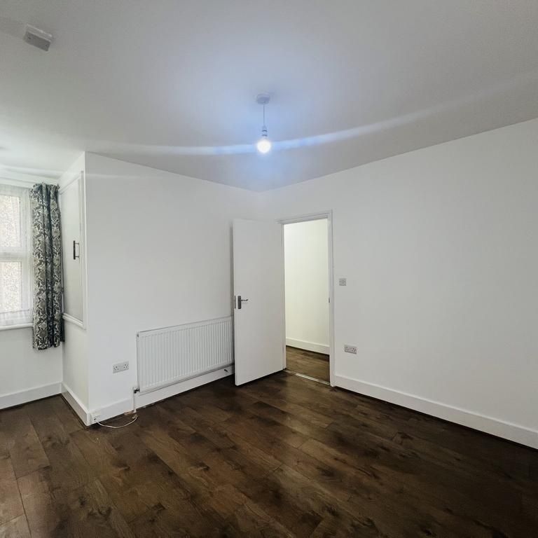 3 bedroom flat to rent - Photo 1