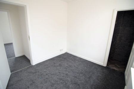 To Let 1 Bed Flat - Photo 3