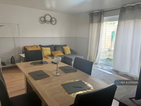 3 bedroom terraced house to rent - Photo 2