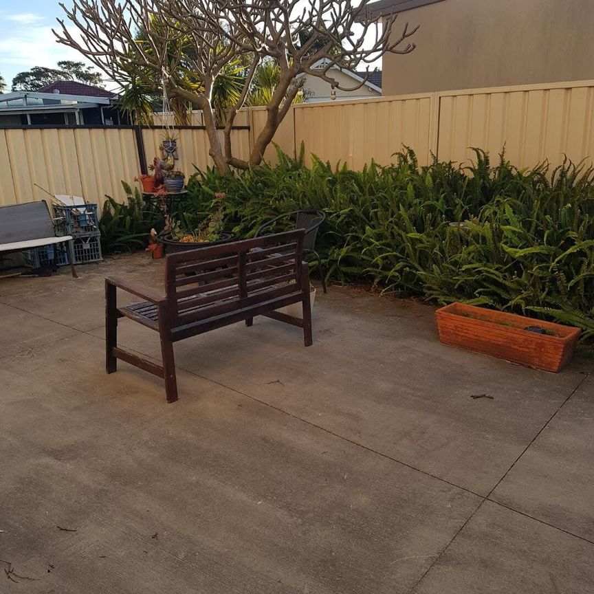 Warilla - Photo 1
