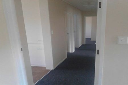 Peaceful Family Living in a Quiet Cul-de-Sac - Photo 4