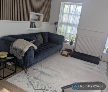 1 bedroom in a flat share to rent - Photo 2