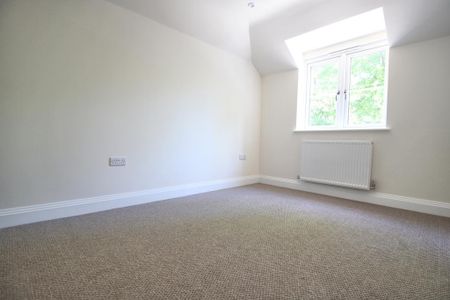 3 bedroom semi-detached house to rent - Photo 3