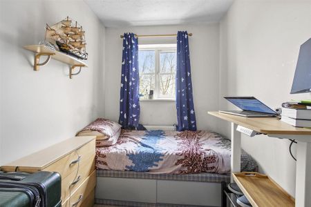 3 bedroom end of terrace house to rent - Photo 4