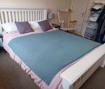 Meade Court Walton on the Hill, Tadworth - Photo 4