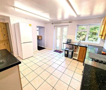 4 bedroom terraced house to rent - Photo 5