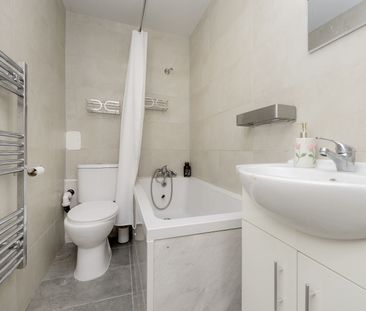 Gatliff Close, SW1W, Ebury Bridge Road - Photo 1