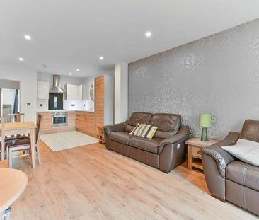 Mitcham, Mitcham, CR4 - Photo 1