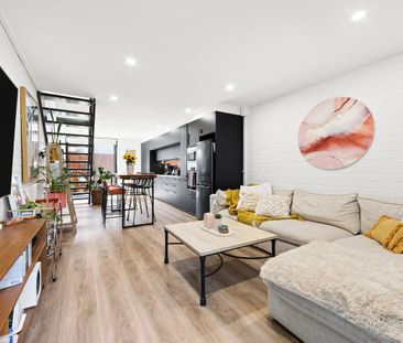 Private, renovated delight! - Photo 6