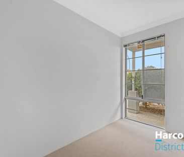 Sunlit Elegance - Photo 2