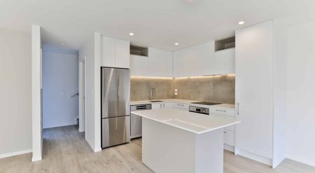 MODERN TOWNHOUSE - AVONDALE - Photo 2