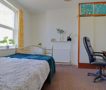 4 bedroom terraced house to rent - Photo 5