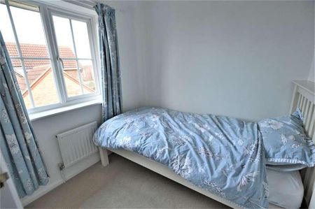 Clover Gardens, Stamford, PE9 - Photo 2